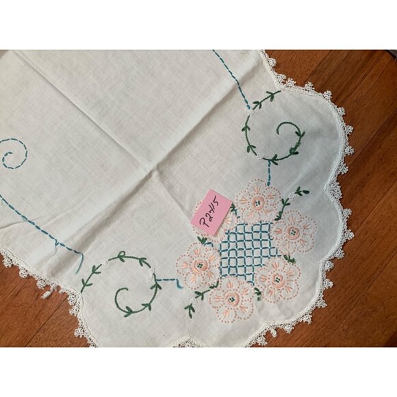 Vintage Embroidered Floral Table Runner with Lace Edges 18x41 - Picture 11 of 11